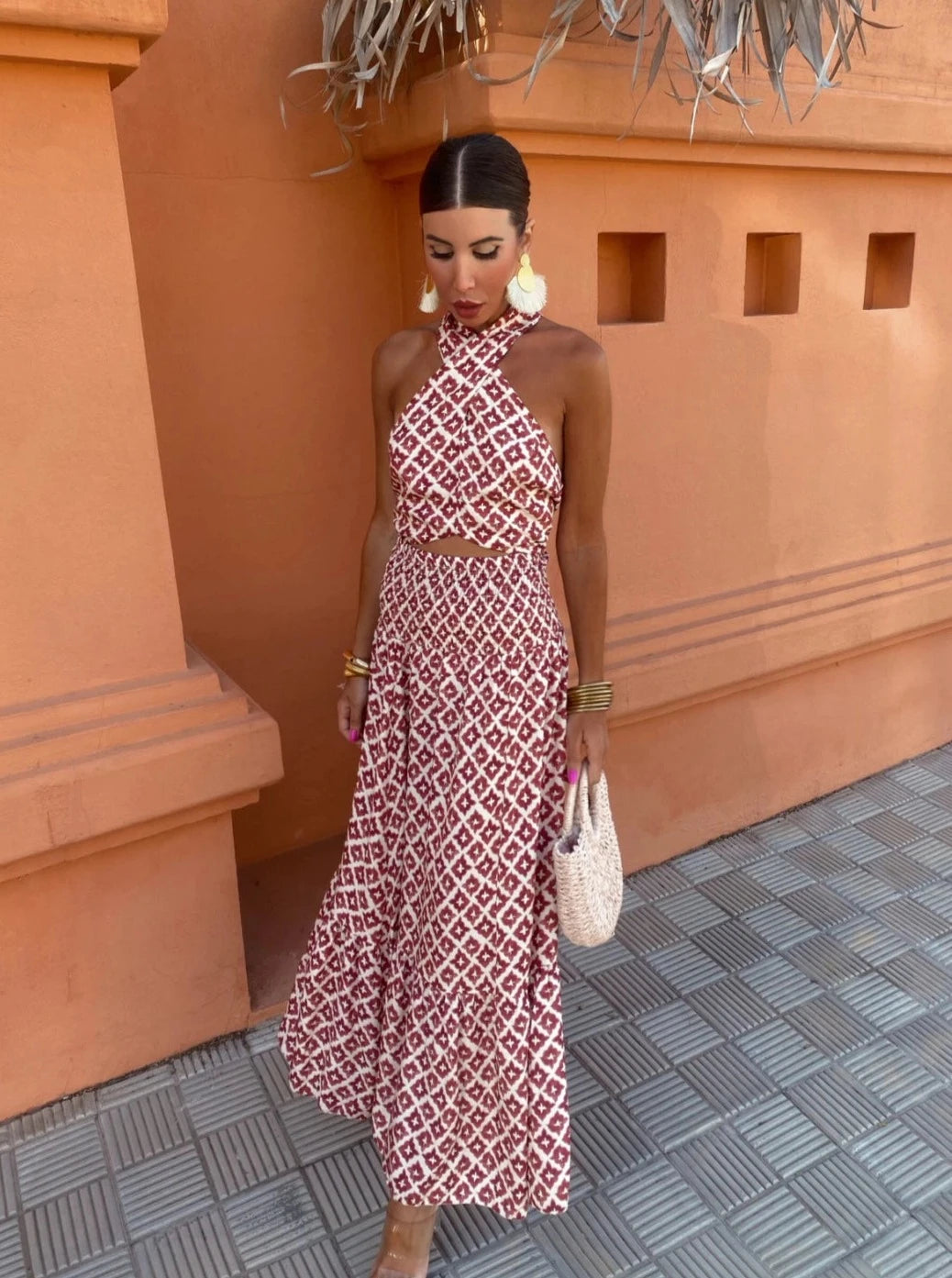 Mickay™ - Elegant, høytaljet dame med rynket off-the-shoulder-skjørt